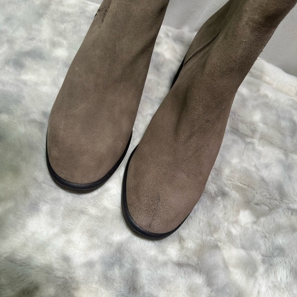 NWOT Blondo Sonali Waterproof Suede Boots Size 8 Taupe Zip Up Block Heel - Picture 3 of 7